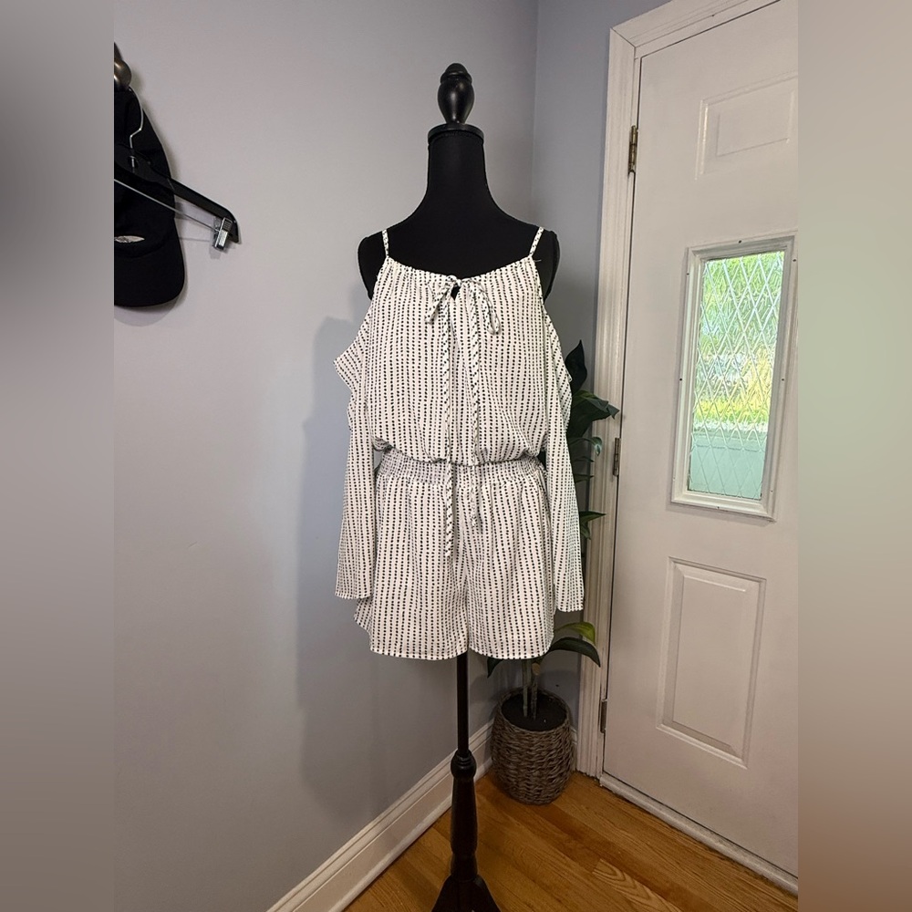 Black and White Off-Shoulder Long Sleeve Blouse